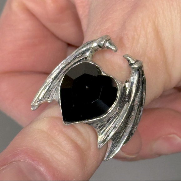 Alchemy England Gothic Bat Heart Ring - Picture 1 of 7
